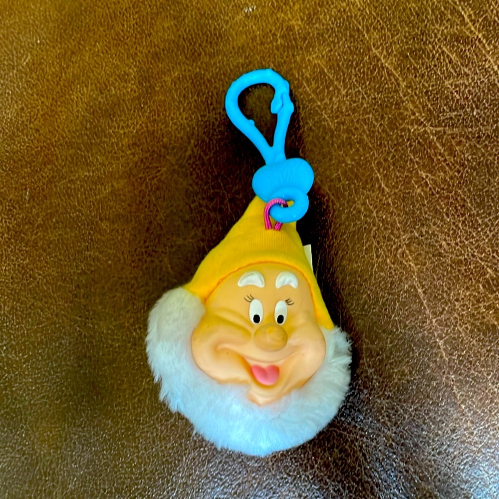 McDonald’s 2001 Snow White Happy charm